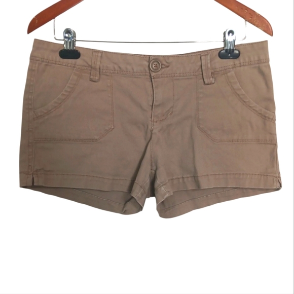 Wallflower Khaki Super Short Length Shorts Low-Mid Rise Size 13 - Picture 1 of 5